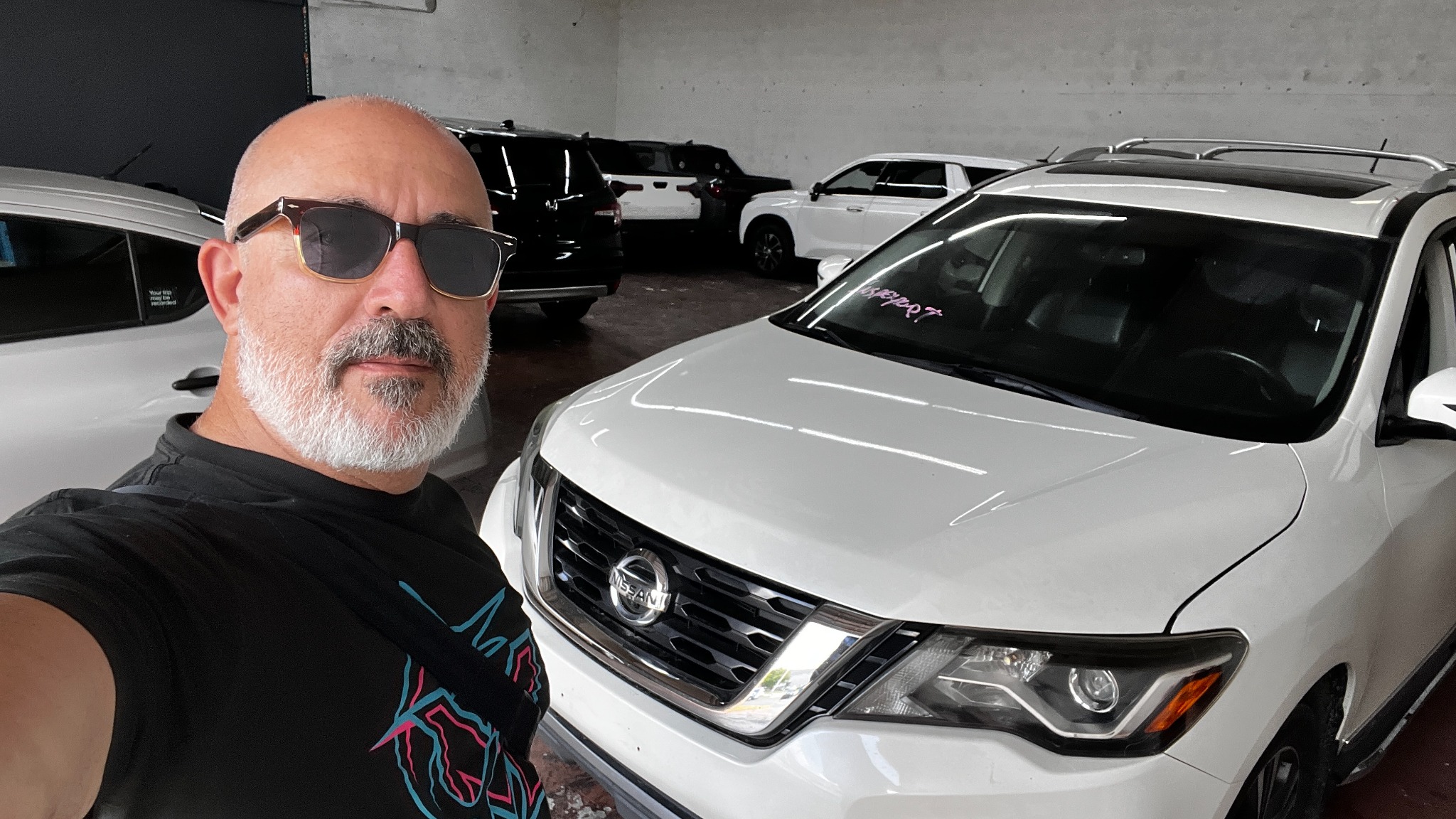 Nissan Pathfinder inspeccionado durante la recogida